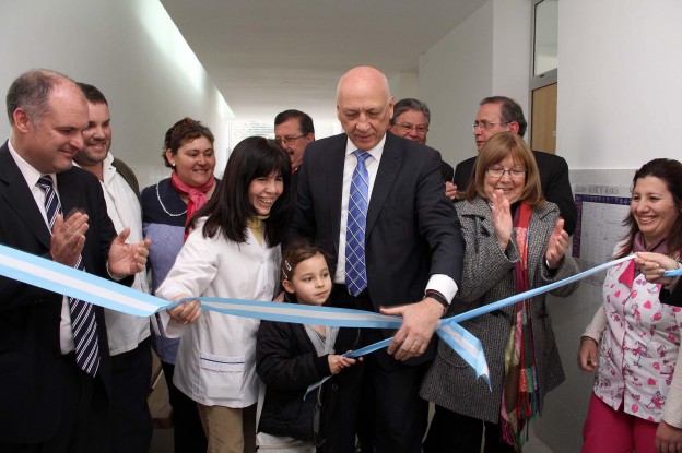 Bonfatti inauguró en Esperanza el centro de atención del Barrio La Orilla