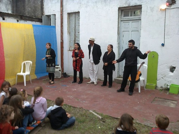 Tarde de cuentos con narradores latinoamericanos y españoles