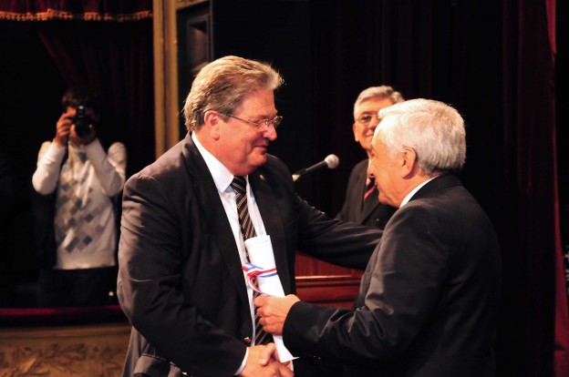 Entrega de diplomas a autoridades electas