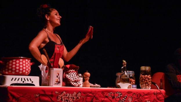 A sala llena, comenzó el ciclo de unipersonales en el museo Rosa Galisteo