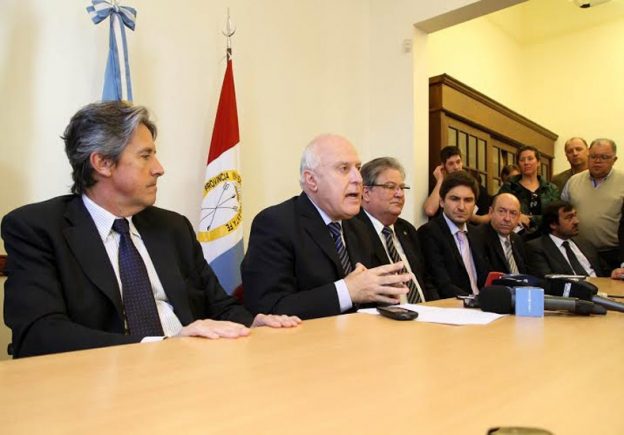 LIfschitz “se hará un esfuerzo económico adicional para ayudar a municipios y comunas”