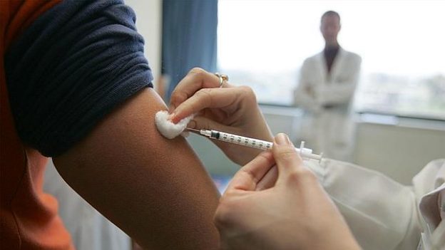 Gripe: no hay vacunas en farmacias y la entrega es discontinua en hospitales