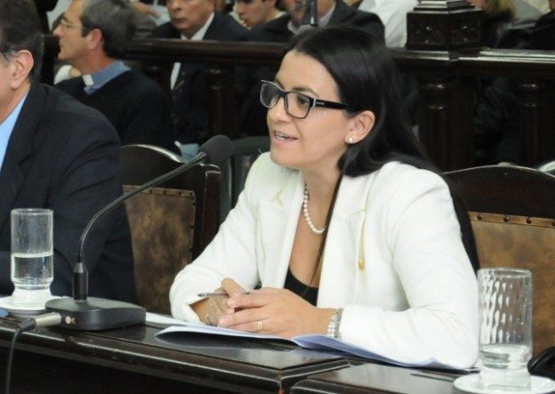Polémica asunción de Andrea Martinez a la presidencia del Concejo Municipal