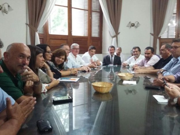 Municipales acordaron una suba del 25% y una suma fija de $3.000