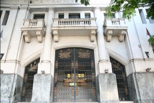 Reemplazos falsos en escuelas: seguirá presa la acusada de ser líder de la asociación ilícita