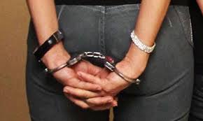 Condenan a una mujer por extorsión