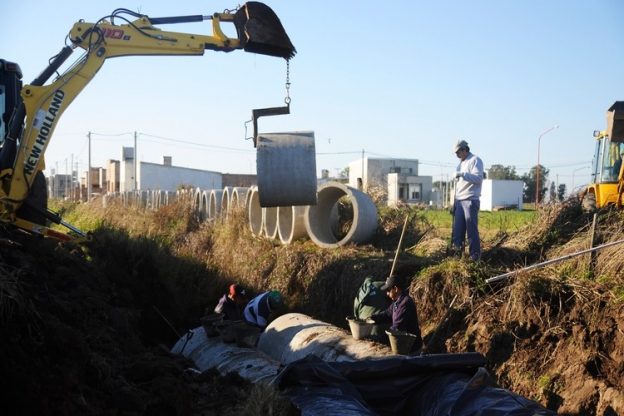 Invierten más de 74 millones de pesos en obras hídricas para Franck y Esperanza