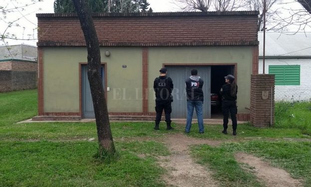 Esperanza: secuestran una docena de armas y 300 municiones