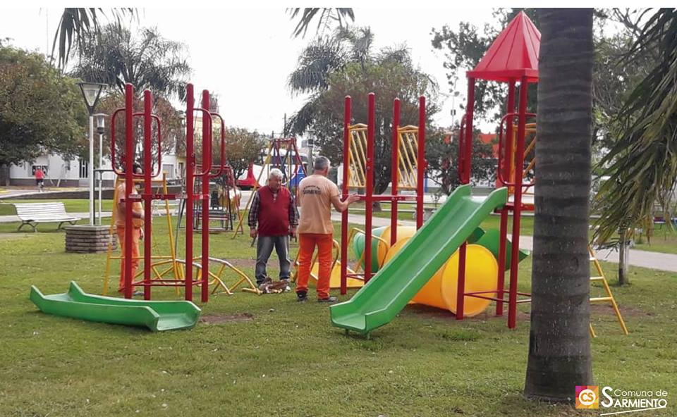 LA COMUNA DE SARMIENTO ESTÁ RENOVANDO LA PLAZA PRINCIPAL