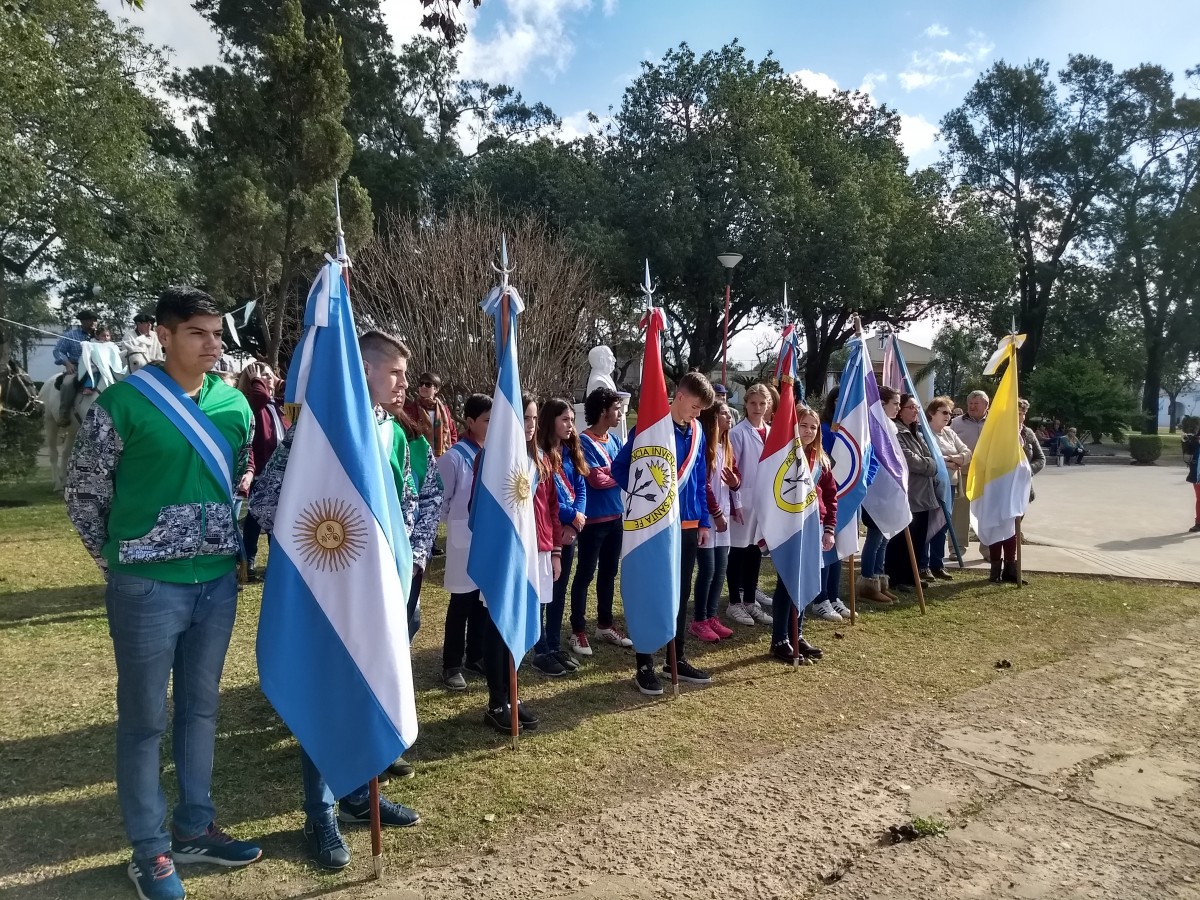 GRÜTLY SE VISTIÓ DE FIESTA PARA CELEBRAR EL 9 DE JULIO