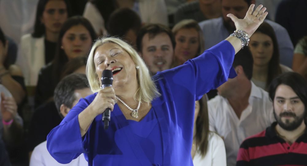LA PROPUESTA DE CARRIÓ DE REACTIVAR LA ECONOMÍA A TRAVÉS DE PROPINAS LLEGÓ AL DIARIO EL PAÍS DE ESPAÑA
