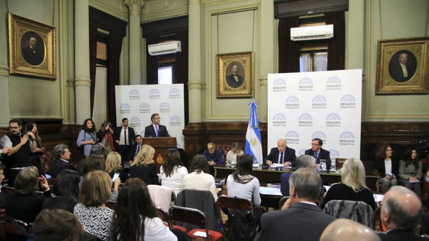 El ministro de Salud, criticado por propios y ajenos en el debate sobre el aborto