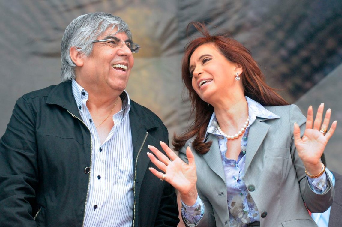 Cristina y Moyano posaron juntos para la foto tras el largo enfrentamiento que los distanció