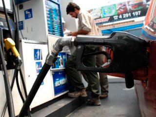 Otro aumento de YPF: el litro de nafta premium ya se vende a más de $40 en algunos lugares
