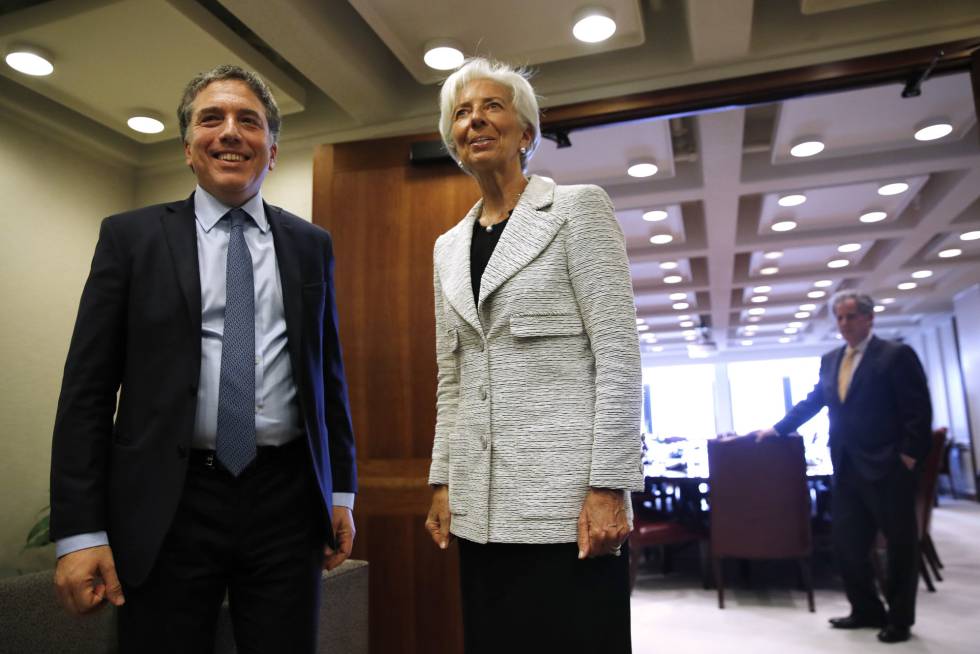 Círculo vicioso: Cae la demanda de dinero y presiona aún más a la inflación