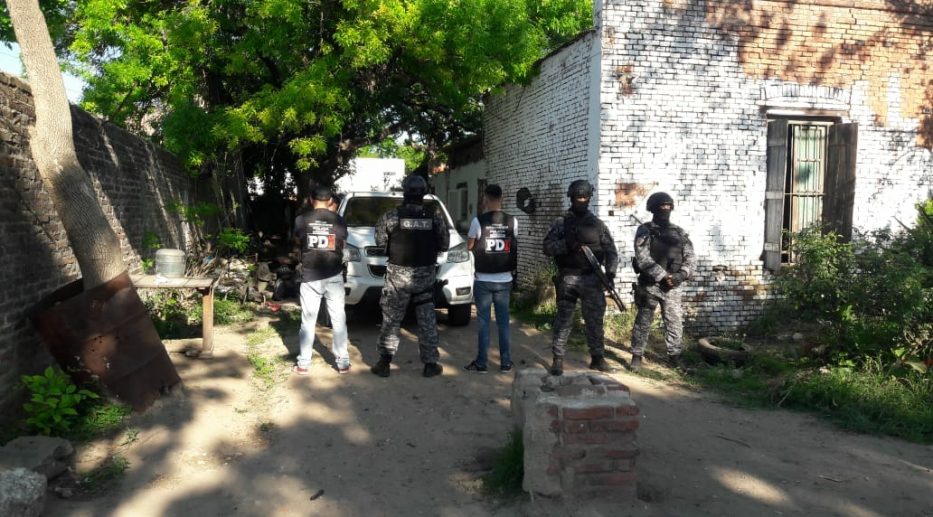 Allanamientos con tres detenidos y secuestro de drogas en Esperanza