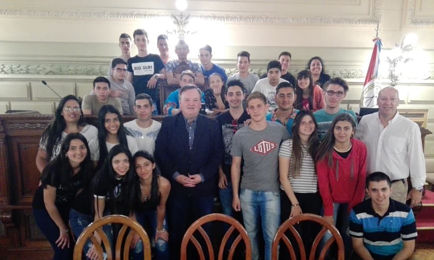 Alumnos de Ceres visitaron la Expo-Carreras y la Cámara de Senadores con el apoyo del Senador Michlig