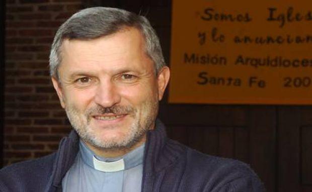 El Padre Axel Arguinchona ya no estará en Esperanza. “En noviembre estaré en la parroquia San Agustín”