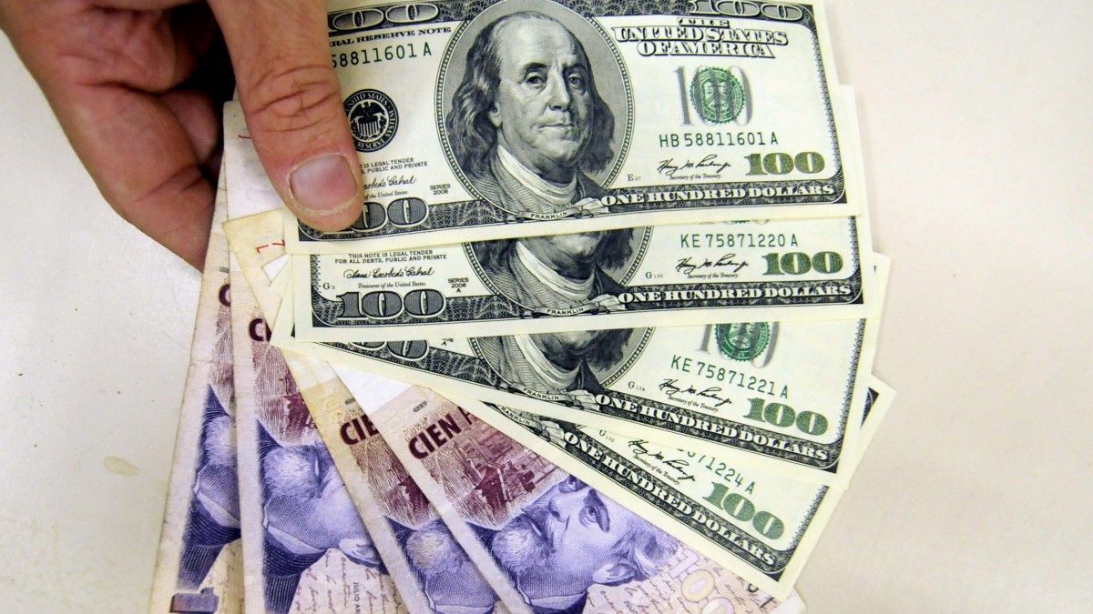 Se encendieron algunas luces de alerta: por qué podría complicarse el camino hacia la baja del dólar