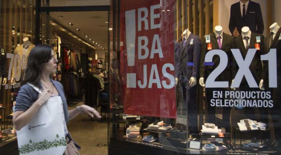 Se derrumban las ventas minoristas por décimo mes