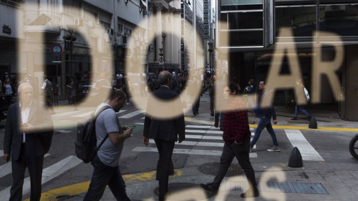 El dólar vuelve a subir y el riesgo país se acerca a su récord histórico
