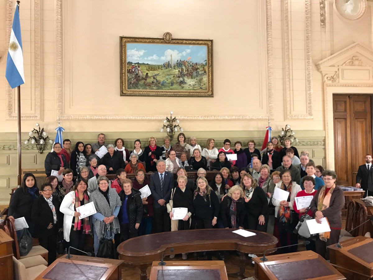 FASCENDINI RECIBIÓ A JUBILADOS Y ADULTOS MAYORES EN EL SENADO