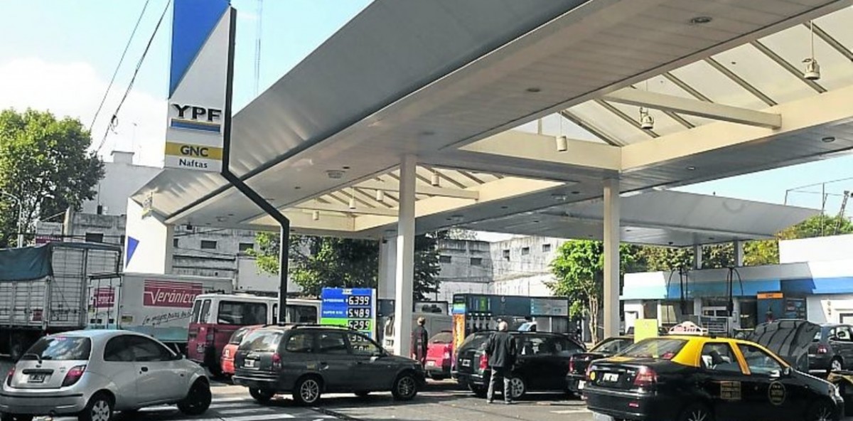 MEGA AUMENTO DE NAFTAS, EN JUNIO LA SÚPER SE IRÍA A $55 Y LA PREMIUM A $64