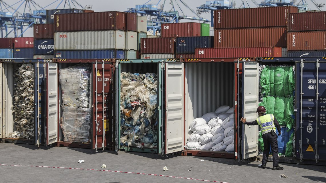 Macri modificó un decreto que habilita a importar basura peligrosa de manera descontrolada