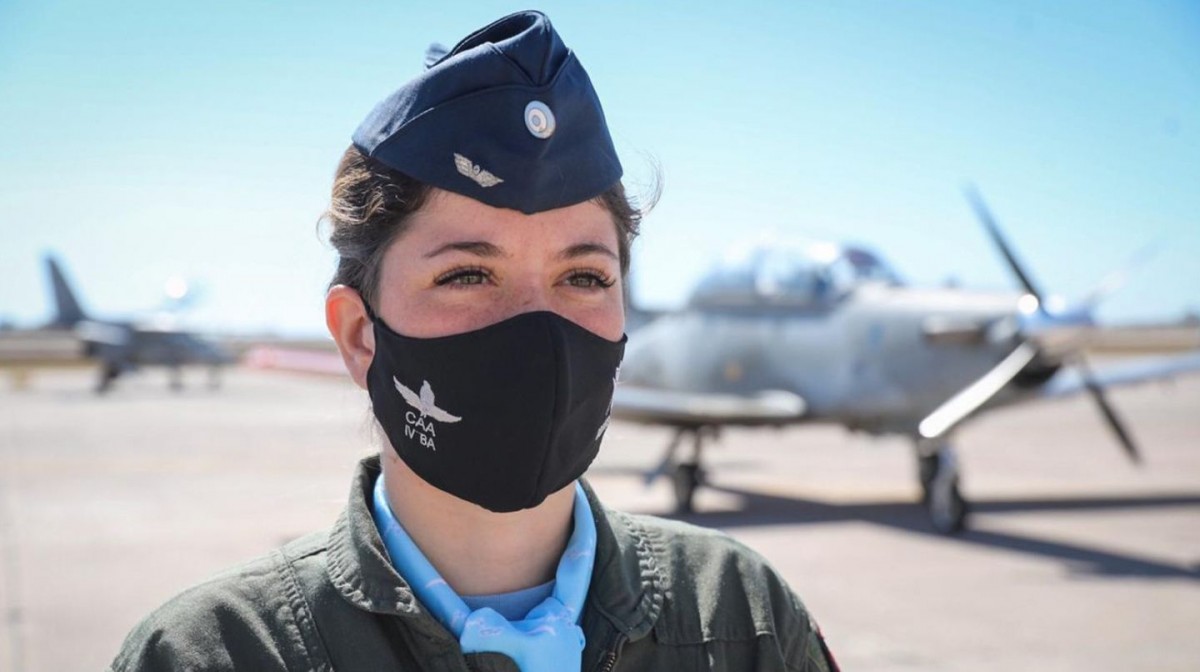 Egresó la primera mujer piloto de combate de Argentina.