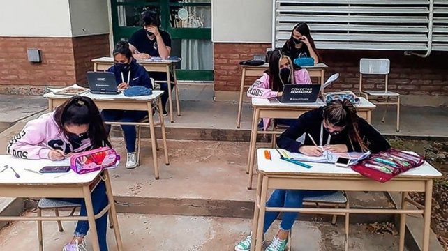 La provincia de Santa Fe comenzaría el próximo ciclo lectivo el 15 de marzo.