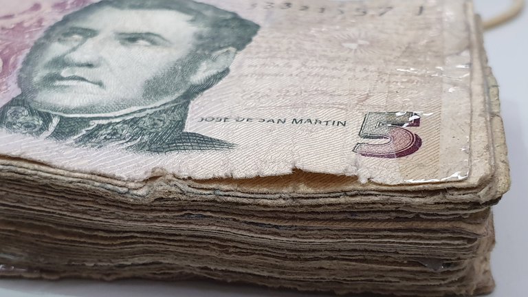 Vuelven a prorrogar el plazo para canjear los billetes de $5 ¿Hasta cuando sera el plazo?