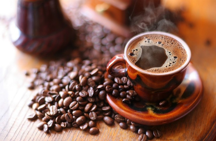 Tomar café antes de entrenar podría mejorar el rendimiento
