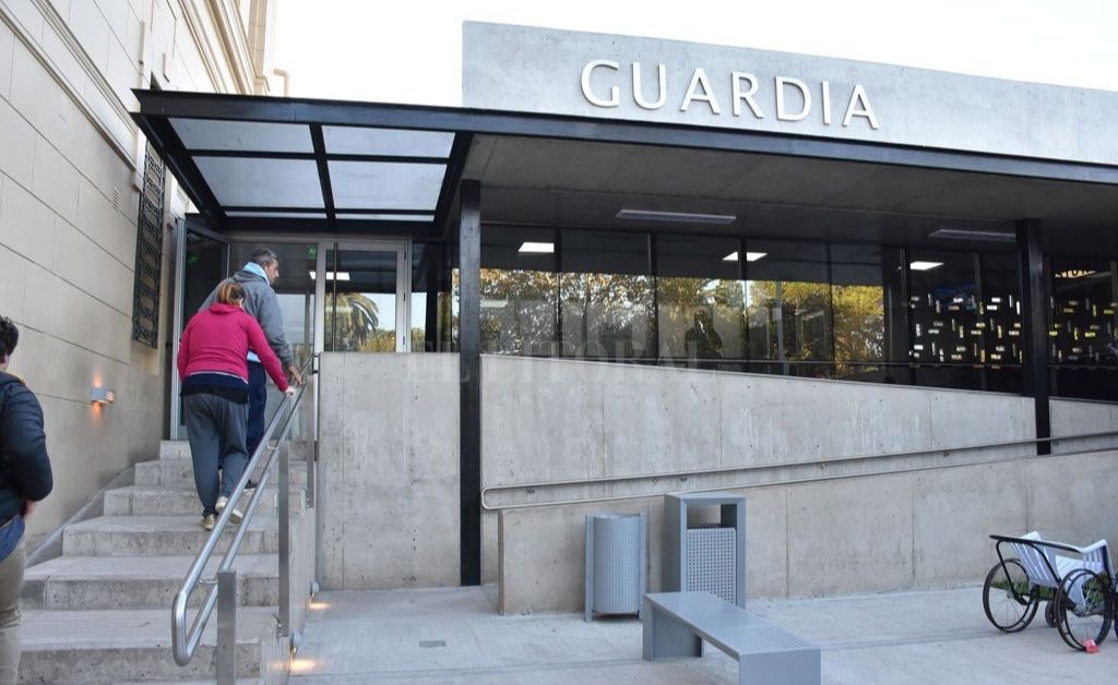 Revés a Perotti; los profesionales de la salud paran por 48hs.