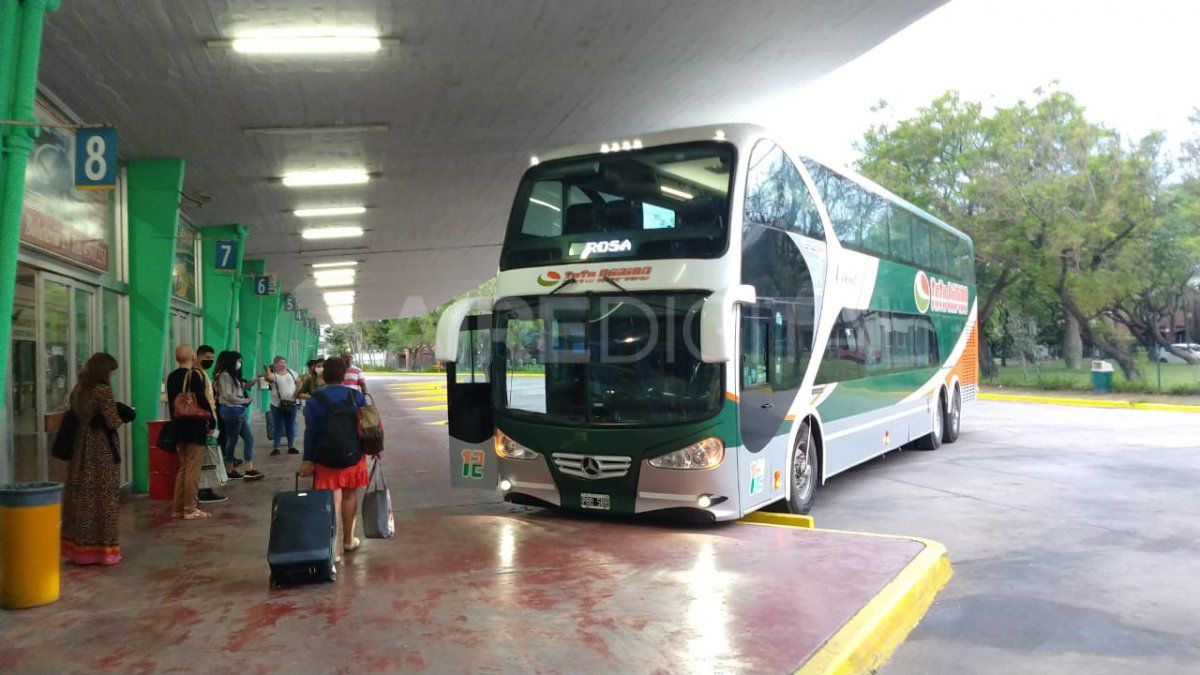 Partieron los primeros colectivos de media distancia desde la Terminal de Ómnibus de Santa Fe