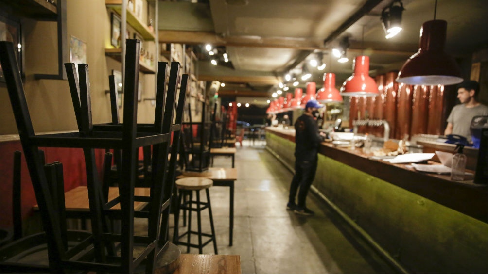 Litigio por el toque de queda; gastronómicos planea medidas ante una restricción de circulación