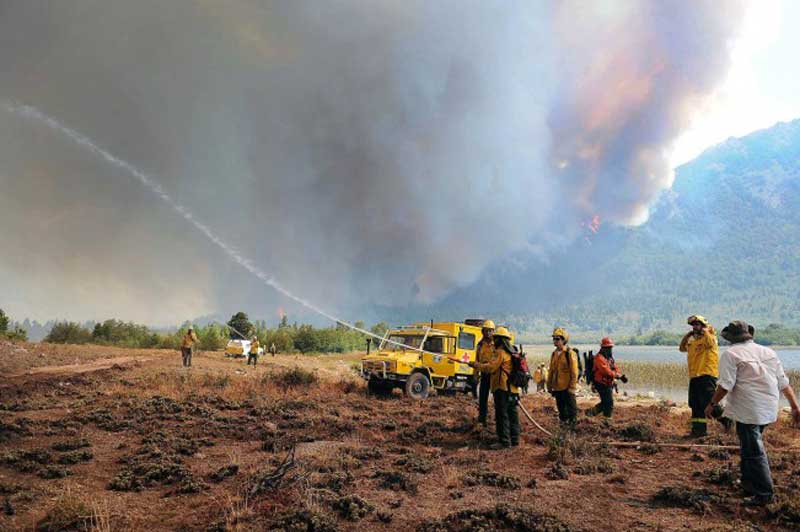 Fuera de control; el incendio en el Bolsón ya arrasó 6.500 hectáreas