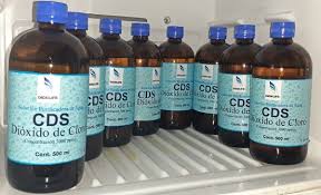 Denuncian al juez que ordenó administrar dióxido de cloro a un paciente con coronavirus que falleció