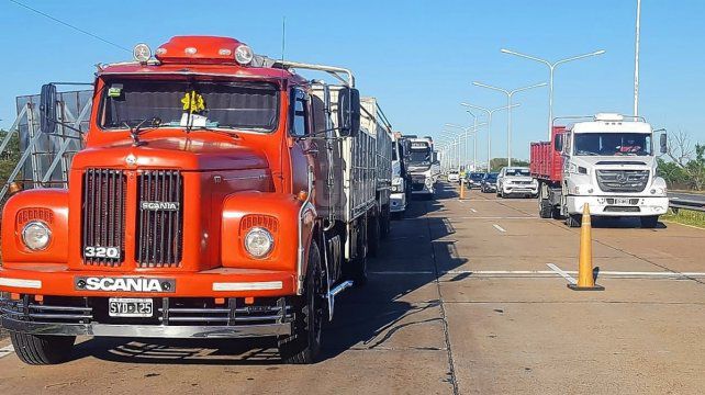 Protesta de transportistas impide normal circulación en el túnel y en dos puntos de Santa Fe.