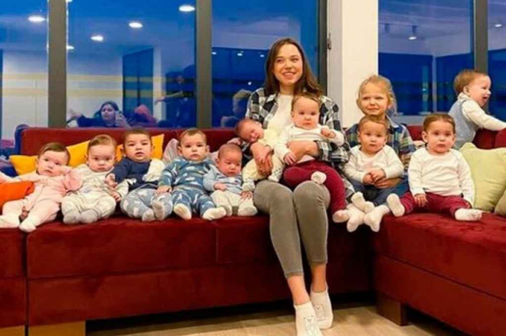 Tiene 23 años, 11 hijos y quiere criar mas de 90 para formar la familia mas numerosa.
