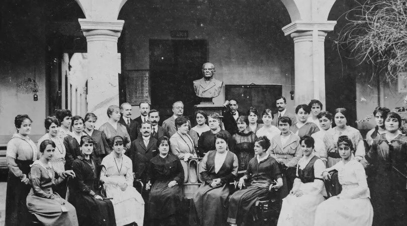Género; Maestras y “seños”: ¿educar es solo un trabajo de mujeres?