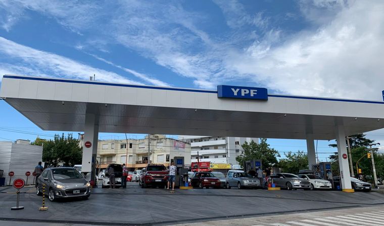 YPF aumentará 15% el precio del combustible, repartido en tres meses
