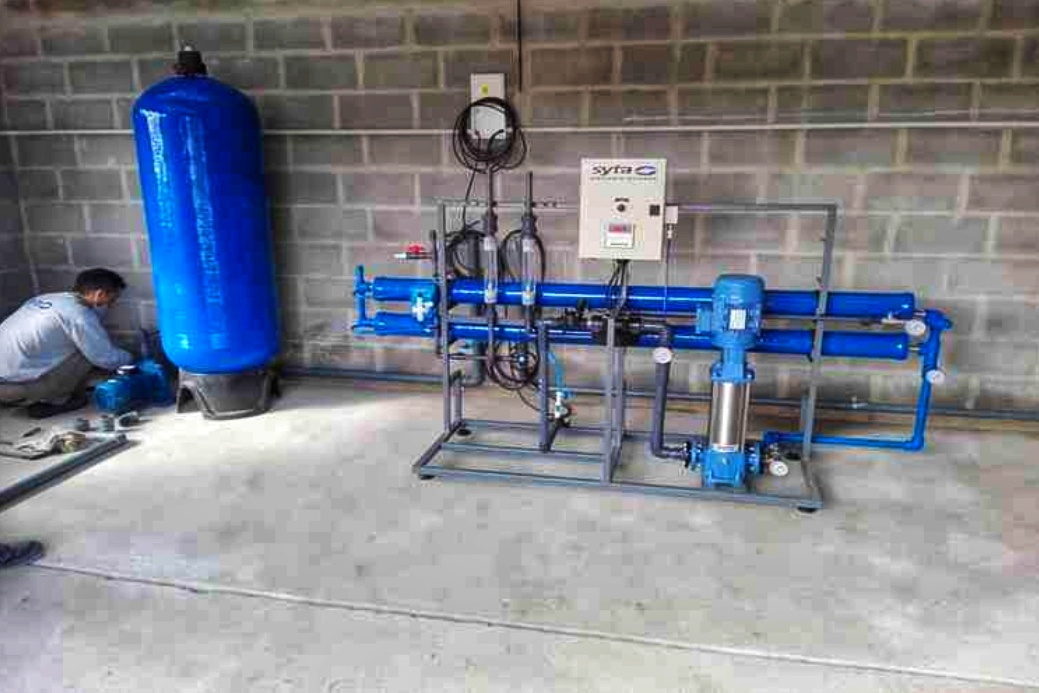 En Grutly, la planta de ósmosis inversa, instala un nuevo procesador