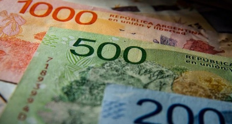 Acordaron un aumento del 35 por ciento en el salario mínimo en siete tramos