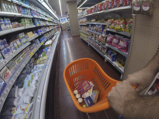 Vuelven a bajar las ventas en los supermercados, un 5,8% respecto de marzo