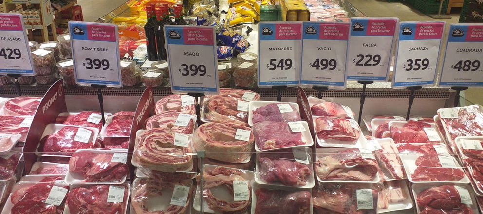 Para reabrir las exportaciones, negocian aumentar la oferta de carne barata al mercado interno