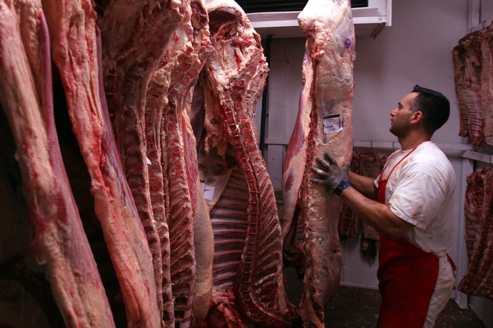 En medio de la suba de precios de los cortes, el Gobierno suspendió las exportaciones de carne por 30 días