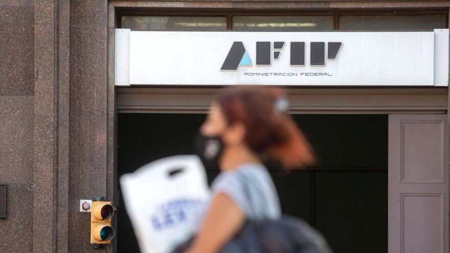 Presión fiscal: los impuestos se llevan 35 minutos por cada hora de trabajo de los argentinos