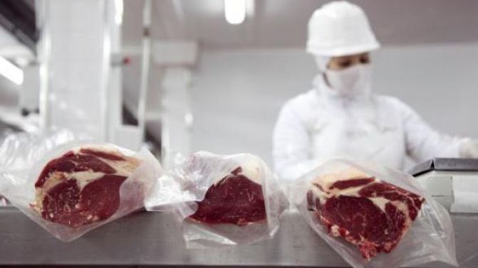 Reabren de forma parcial, las exportaciones de carne vacuna. Disconformidad en la mesa de enlace