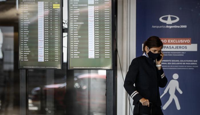 La nueva variante Delta hace estragos en el mundo, Argentina restringe el ingreso a 600 personas vía aéreo