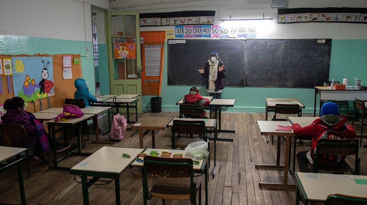 A partir de mañana, regresa la presencialidad, pero ¿el frío en las escuelas puede elevar la cantidad de contagios de coronavirus?